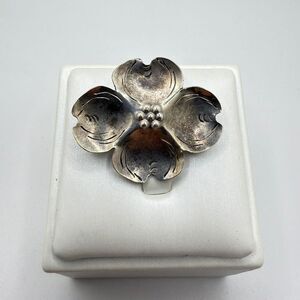 Vintage Sterling Silver Stuart NYE Designer signed Dogwood flower Brooch/pin!
